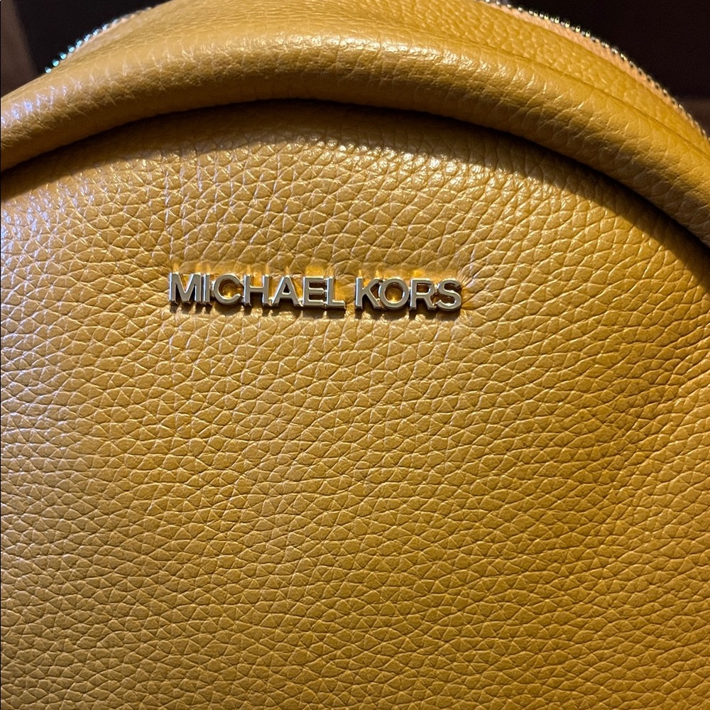 Michael Kors ‘Erin’ Medium Leather Backpack - Picture 3 of 12